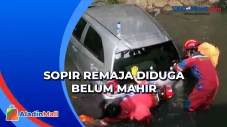 Mobil Masuk Kali di...