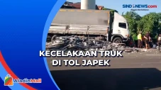 Truk Kecelakaan di Tol...