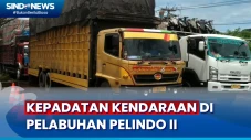 AntreanTruk di Pelabuhan...
