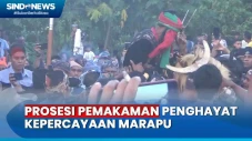 Melihat Prosesi Pemakaman...