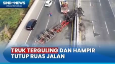 Truk Kontainer Terguling...