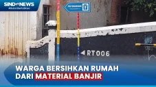 Warga Mulai Bersihkan...