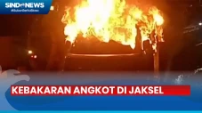 Sebuah Angkot Hangus...