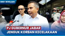 Jenguk Korban Kecelakaan...