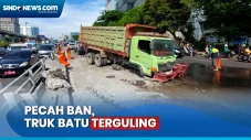 Akibat Pecah Ban, Truk...