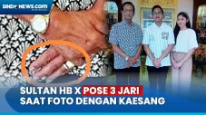 Pose 3 Jari saat Foto...