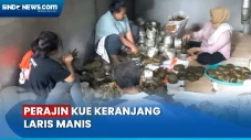 Perajin Kue Keranjang...