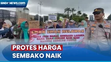 Gaya Emak-Emak Demo...