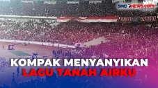 Melihat Suasana Stadion...