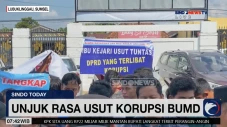 Ratusan Massa Demo Desak...