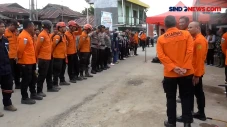 Pencarian Korban Longsor...