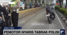Pemotor Nyaris Tabrak...