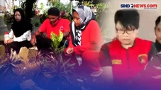 Keluarga Ziarah Ke Makam...
