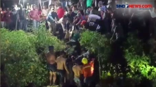 Minibus Terjun ke Danau...