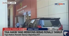 Tiga Hakim Memvonis...