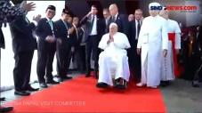 Disambut Marawis, Paus...