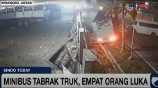 Minibus Tabrak Truk...