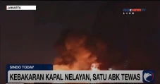 Kebakaran Kapal di Pelabuhan...