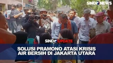 Pramono Anung Berikan...