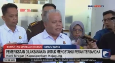 Penyidik Kejagung Periksa...