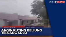 Warga Selamatkan Diri...