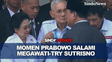 Prabowo Berjabat Tangan...