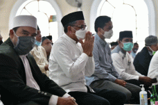 Salat Jumat di Pulau...