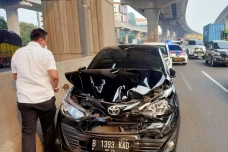 Tabrakan Beruntun di...