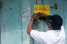 245 Los dan Kios Pedagang...