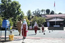 Hari Ini 330 Sekolah...