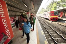 Ketimbang Naikkan Tarif...
