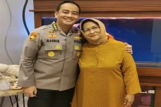 Profil Kombes Ahrie...