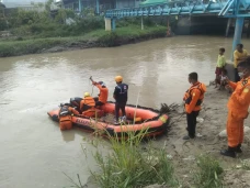 Berenang di Sungai Bedagai,...