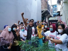 Bantu Warga Terdampak...