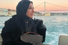 Ayu Aulia Berhijab,...