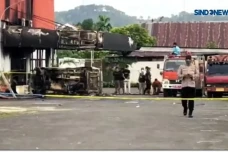 Bentrok Berdarah di...