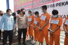 Napi Pembakar Mobil...