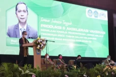 30 Universitas Bahas...