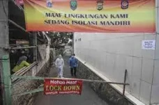 52 Siswa dan Guru di...