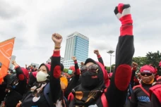Aturan Baru JHT Dinilai...