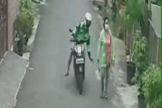 Duh! Pria Berjaket Ojol...