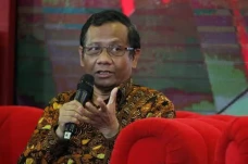 Heboh Wayang Haram,...