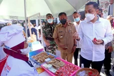Dongkrak Ekonomi Warga...