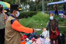 Tekan Penyebaran Covid-19,...