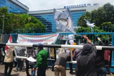 Tolak Aturan Baru JHT,...
