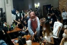 Gerebek Diskotik dan...
