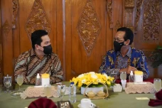 Temui Sultan, Erick...
