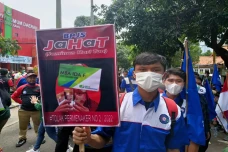 Demo JHT, Ratusan Buruh...