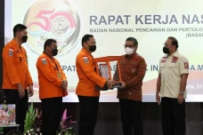 PDIP Raih Penghargaan,...