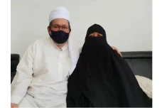 Istri Almarhum Ustaz...